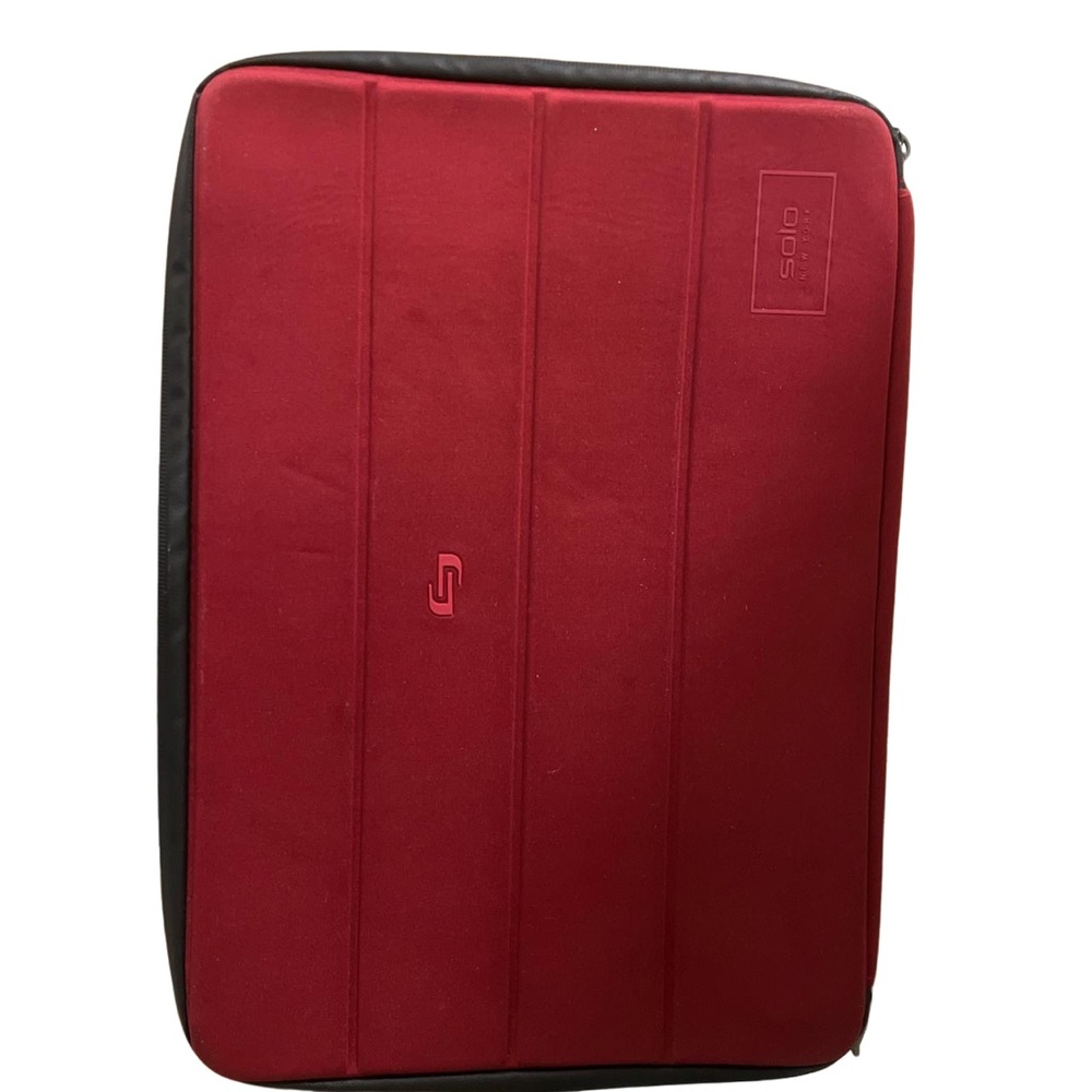 SOLO Crimson and Black Tablet Sleeve